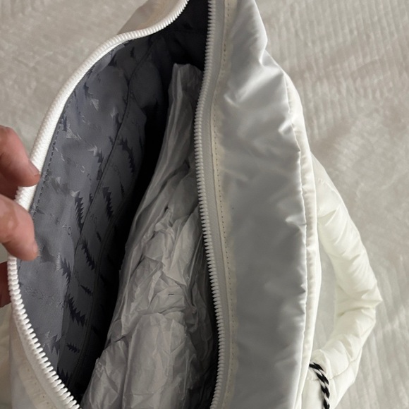 Elegant White Puffer Tote Bag - Picture 4 of 7